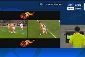 点球取消！刘洋突入禁区造点，麦麦提江回看后取消点球判罚