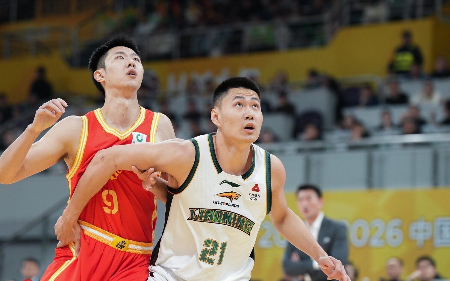 开云中国官网-不该回辽篮！25岁前锋又被弃用，场均1.8分，杨鸣重新启用李晓旭