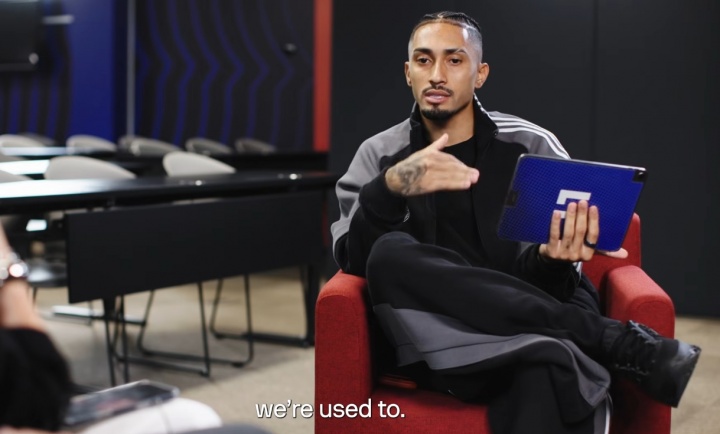 kaiyun.com-拉菲尼亚：刚开始相处可能觉得莱万有点怪，但后来你就习惯了